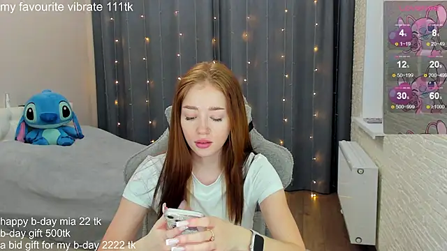 Snapshot of Hot_Mia_ chatting on 01/21/25, 12:18 Hot Mia  online show from 01/21/25, 12:18