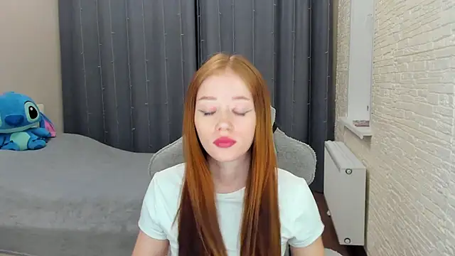 Snapshot of Hot_Mia_ chatting on 02/19/25, 03:49 Hot Mia  online show from 02/19/25, 03:49