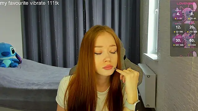 Snapshot of Hot_Mia_ chatting on 03/05/25, 10:33 Hot Mia  online show from 03/05/25, 10:33