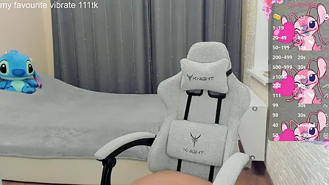 Snapshot of Hot_Mia_ chatting on 03/13/25, 04:01 Hot Mia  online show from 03/13/25, 04:01