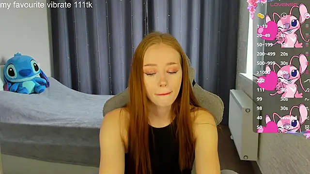 Snapshot of Hot_Mia_ chatting on 03/21/25, 11:44 Hot Mia  online show from 03/21/25, 11:44