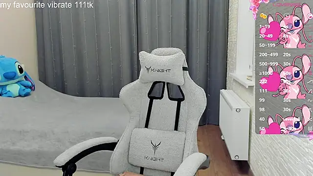 Snapshot of Hot_Mia_ chatting on 03/21/25, 05:56 Hot Mia  online show from 03/21/25, 05:56