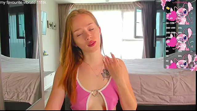 Snapshot of Hot_Mia_ chatting on 09/25/25, 04:27 Hot Mia  online show from 09/25/25, 04:27