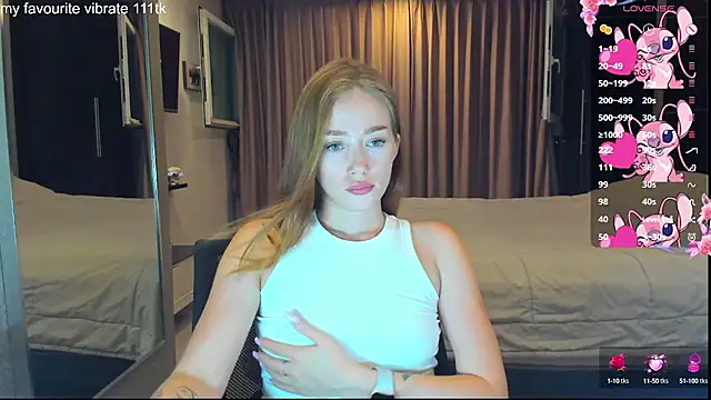 Snapshot of Hot_Mia_ chatting on 09/27/25, 11:48 Hot Mia  online show from 09/27/25, 11:48