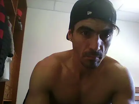 Snapshot of Luckyan10 chatting on 11/14/25, 12:37 Luckyan10 online show from 11/14/25, 12:37