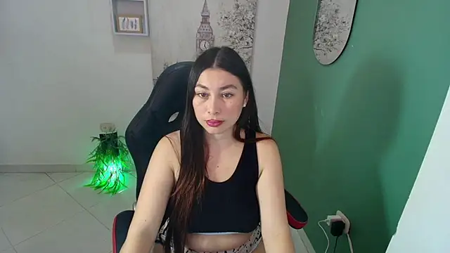 Snapshot of bella_99_ chatting on 10/22/25, 12:16 bella 99  online show from 10/22/25, 12:16