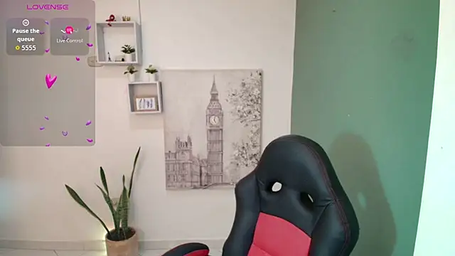 Snapshot of bella_99_ chatting on 12/17/25, 12:00 bella 99 online show from 12/17/25, 12:00