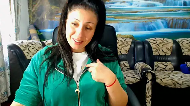 Snapshot of MoistMady chatting on 03/07/25, 10:45 MoistMady online show from 03/07/25, 10:45