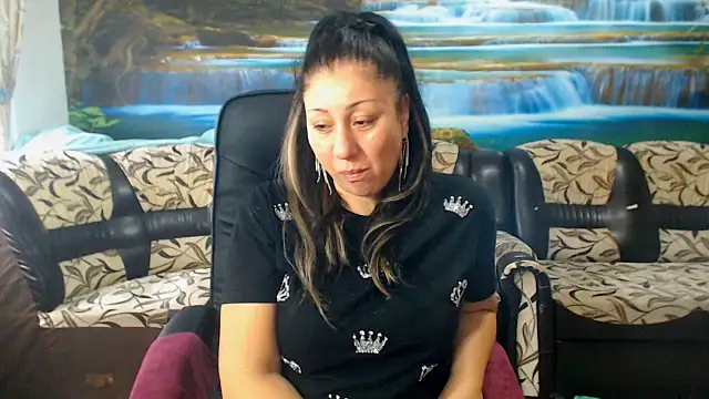 Snapshot of MoistMady chatting on 11/21/25, 06:56 MoistMady online show from 11/21/25, 06:56