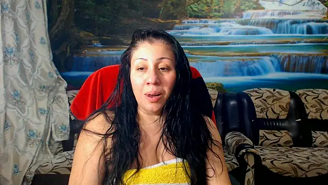 Snapshot of MoistMady chatting on 02/17/26, 11:00 MoistMady online show from 02/17/26, 11:00