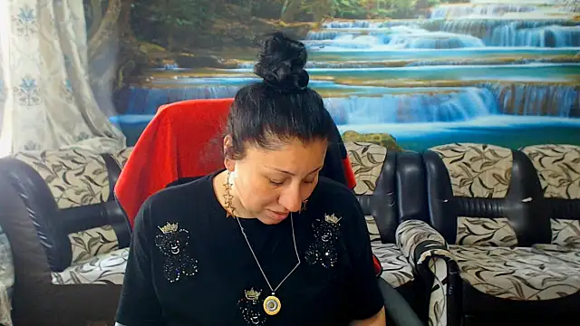Snapshot of MoistMady chatting on 05/20/26, 10:32 MoistMady online show from 05/20/26, 10:32