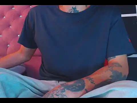 Snapshot of Christian_Stiven1 chatting on 11/05/25, 01:00 Christian Stiven1 online show from 11/05/25, 01:00