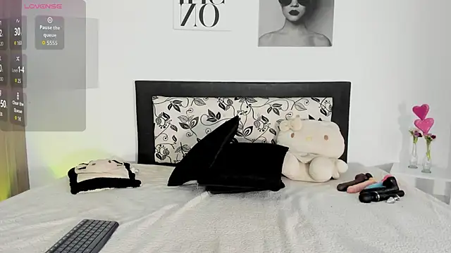 Snapshot of MiliMattel chatting on 10/31/25, 04:08 MiliMattel online show from 10/31/25, 04:08