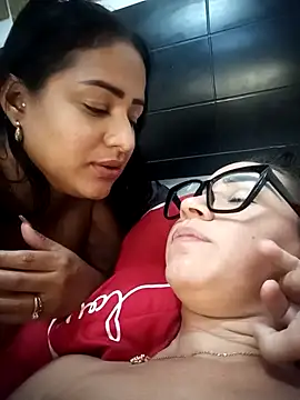 Snapshot of ashley69_brown chatting on 11/07/25, 02:22 ashley69 brown online show from 11/07/25, 02:22