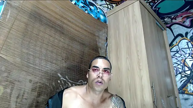 Snapshot of Justin_Frank chatting on 10/14/25, 12:00 Justin Frank online show from 10/14/25, 12:00