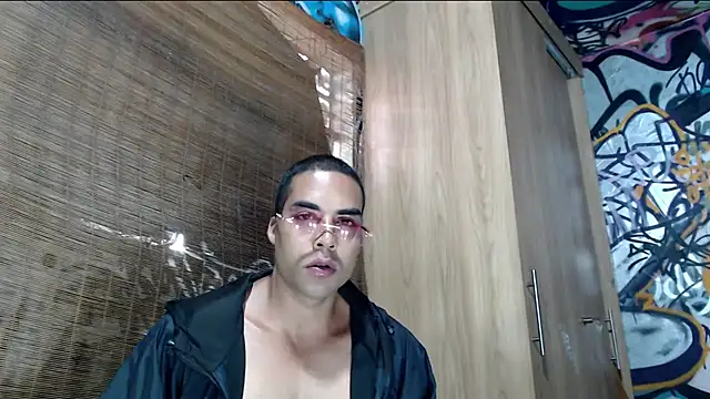 Snapshot of Justin_Frank chatting on 10/17/25, 09:39 Justin Frank online show from 10/17/25, 09:39