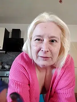 Snapshot of GeileEstelle chatting on 04/25/26, 03:20 GeileEstelle online show from 04/25/26, 03:20