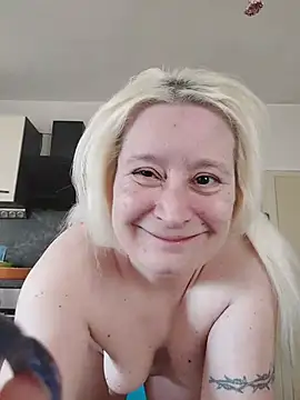 Snapshot of GeileEstelle chatting on 05/18/26, 05:35 GeileEstelle online show from 05/18/26, 05:35