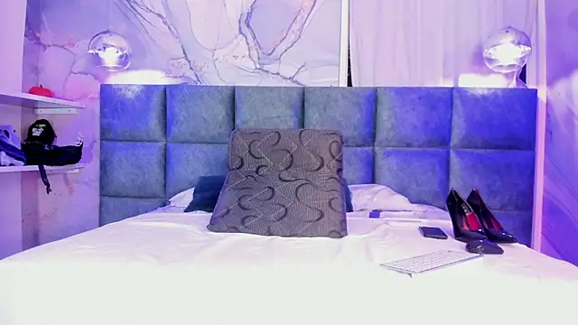 Snapshot of Scarleett_22 chatting on 11/05/25, 12:05 Scarleett 22 online show from 11/05/25, 12:05