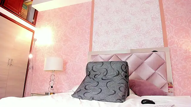 Snapshot of Scarleett_22 chatting on 11/28/25, 08:22 Scarleett 22 online show from 11/28/25, 08:22