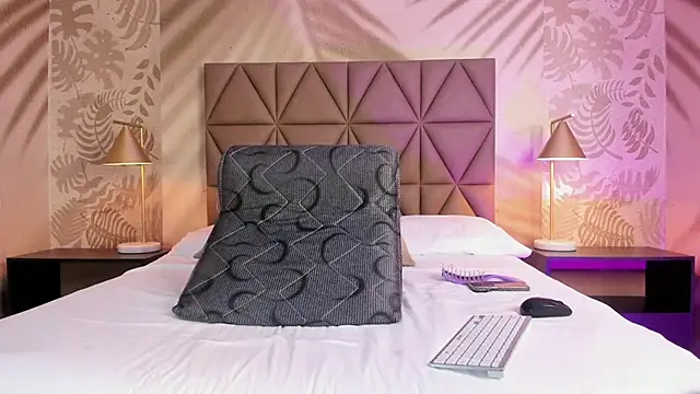 Snapshot of Scarleett_22 chatting on 12/13/25, 11:10 Scarleett 22 online show from 12/13/25, 11:10