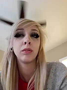 AmethystFoxx online show from 11/28/25, 09:28