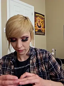 Snapshot of AmethystFoxx chatting on 03/18/26, 05:27 AmethystFoxx online show from 03/18/26, 05:27