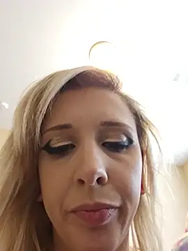Snapshot of AmethystFoxx chatting on 05/24/26, 06:24 AmethystFoxx online show from 05/24/26, 06:24