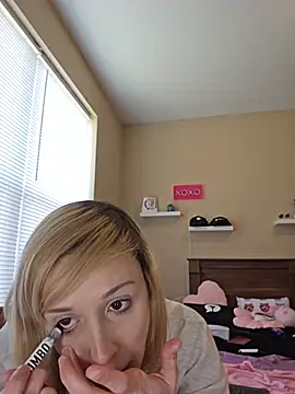 Snapshot of AmethystFoxx chatting on 06/12/26, 05:23 AmethystFoxx online show from 06/12/26, 05:23