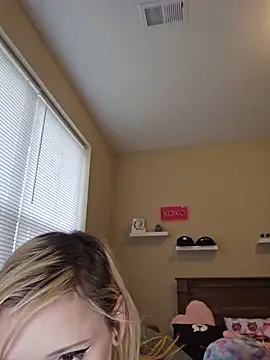 AmethystFoxx online show from 06/17/26, 06:20