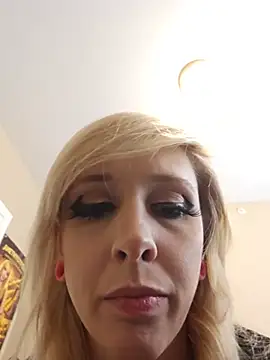 AmethystFoxx online show from 06/25/26, 08:13