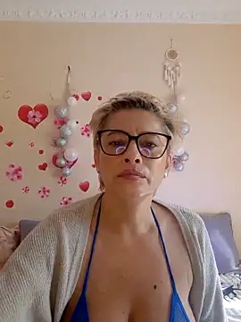 BellaBellaHot online show from 10/21/25, 09:10