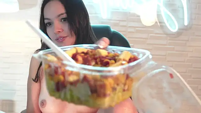 NaomiSainz online show from 12/21/24, 03:31