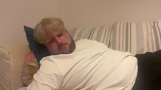 Snapshot of cazzo90p chatting on 10/15/25, 11:05 cazzo90p online show from 10/15/25, 11:05