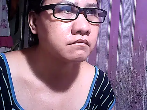 Snapshot of sweetsosie18 chatting on 10/14/25, 04:13 sweetsosie18 online show from 10/14/25, 04:13