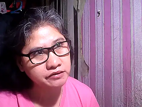 Snapshot of sweetsosie18 chatting on 11/04/25, 08:13 sweetsosie18 online show from 11/04/25, 08:13