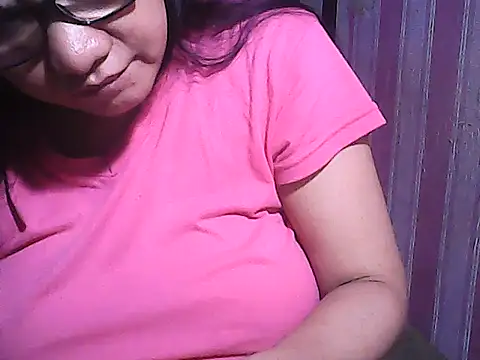 Snapshot of sweetsosie18 chatting on 11/04/25, 08:41 sweetsosie18 online show from 11/04/25, 08:41