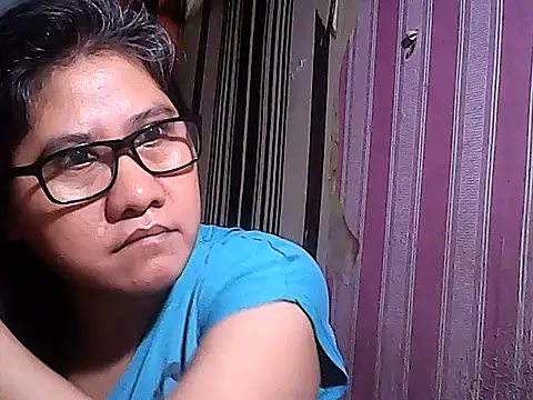 Snapshot of sweetsosie18 chatting on 11/10/25, 10:20 sweetsosie18 online show from 11/10/25, 10:20