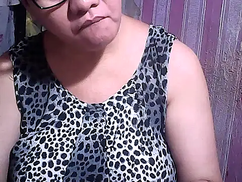 Snapshot of sweetsosie18 chatting on 11/13/25, 01:21 sweetsosie18 online show from 11/13/25, 01:21