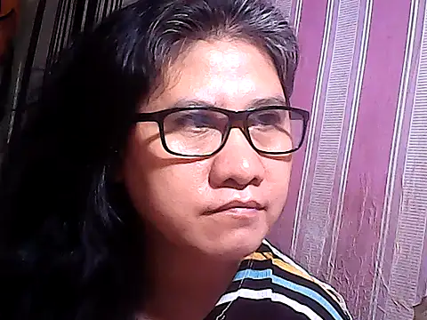 Snapshot of sweetsosie18 chatting on 11/19/25, 04:12 sweetsosie18 online show from 11/19/25, 04:12