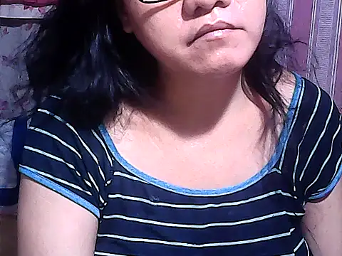 Snapshot of sweetsosie18 chatting on 11/21/25, 06:28 sweetsosie18 online show from 11/21/25, 06:28