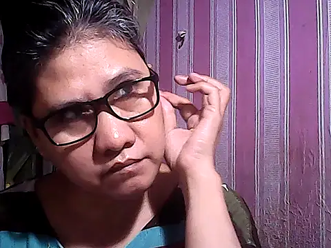 Snapshot of sweetsosie18 chatting on 11/26/25, 01:06 sweetsosie18 online show from 11/26/25, 01:06