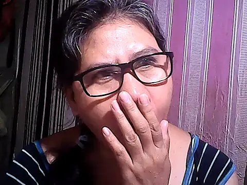 Snapshot of sweetsosie18 chatting on 11/27/25, 05:42 sweetsosie18 online show from 11/27/25, 05:42