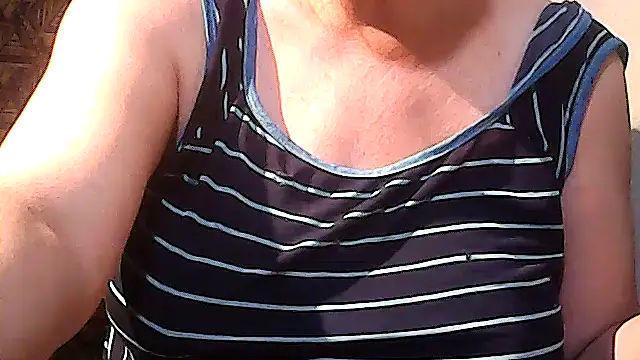 Snapshot of sweetsosie18 chatting on 12/03/25, 03:54 sweetsosie18 online show from 12/03/25, 03:54