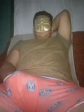 Snapshot of Efrain2090 chatting on 12/04/25, 10:24 Efrain2090 online show from 12/04/25, 10:24