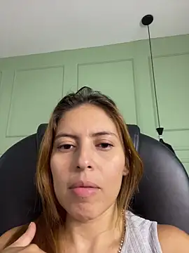 Snapshot of ROSE__15 chatting on 10/26/25, 11:16 ROSE  15 online show from 10/26/25, 11:16
