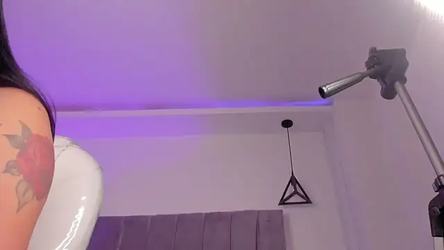 Snapshot of sofiaa_riot chatting on 12/27/24, 05:09 sofiaa riot online show from 12/27/24, 05:09