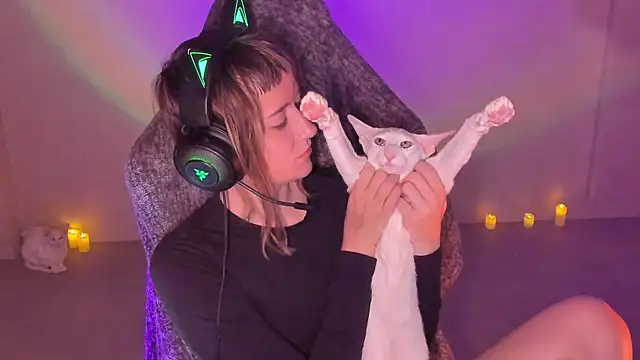 RikkiSanchez online show from 11/12/25, 08:30