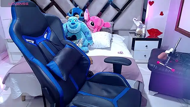 Snapshot of lady_Ary_xx chatting on 12/21/24, 02:09 lady Ary xx online show from 12/21/24, 02:09