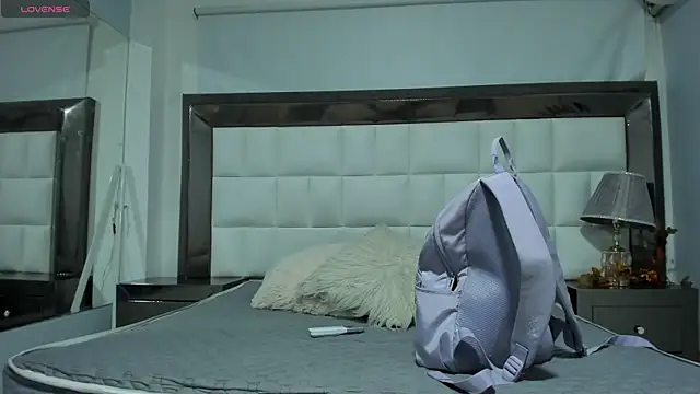 Snapshot of MiaConte chatting on 12/19/24, 07:51 MiaConte online show from 12/19/24, 07:51